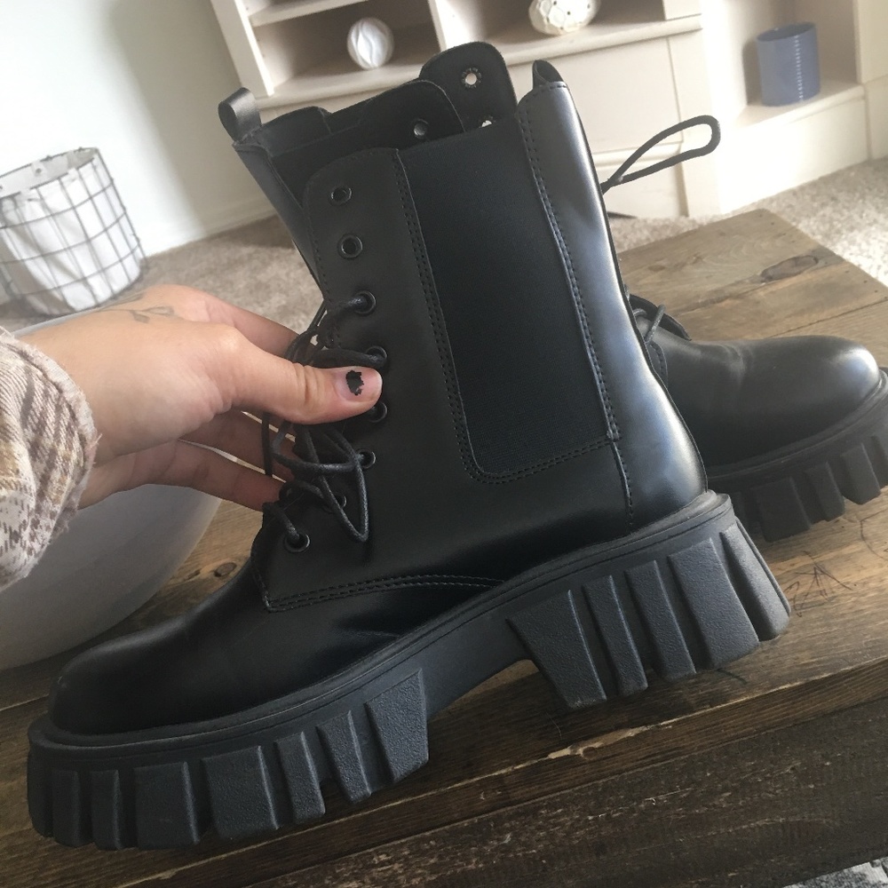 Combat boots